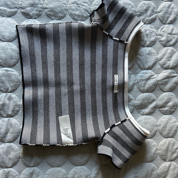**SOLD** Alice + Olivia knit ribbed striped crop top - size M - stretchy fabric - Picture 6 of 7
